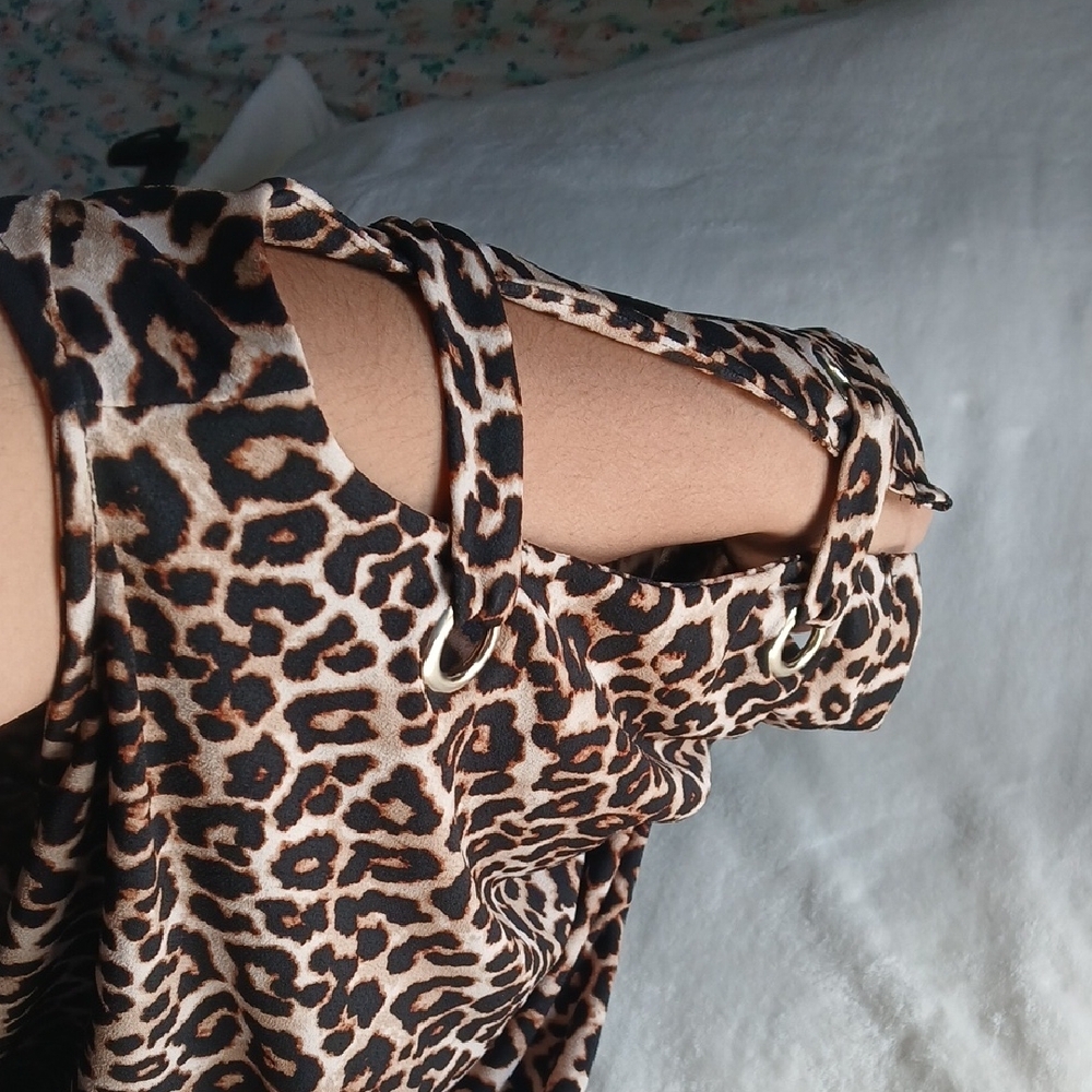 BOLD elements Animal Print Cold Shoulder Blouse - Picture 4 of 7